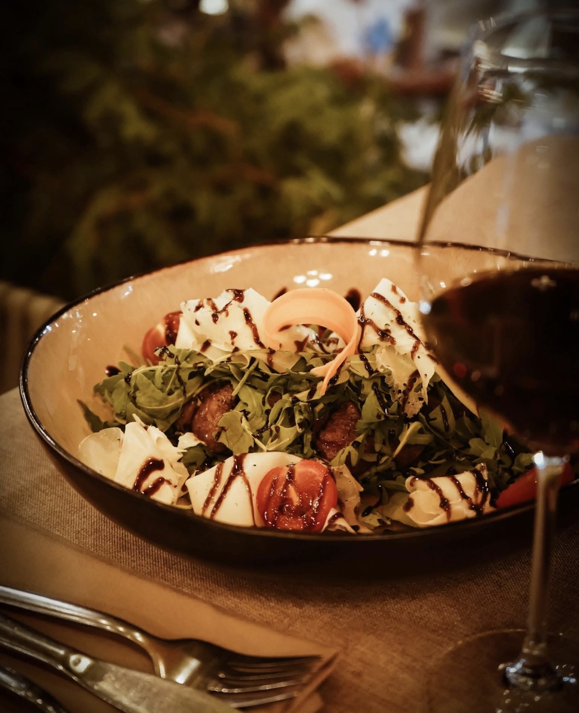 Arugula salad with parmesan and balsamic